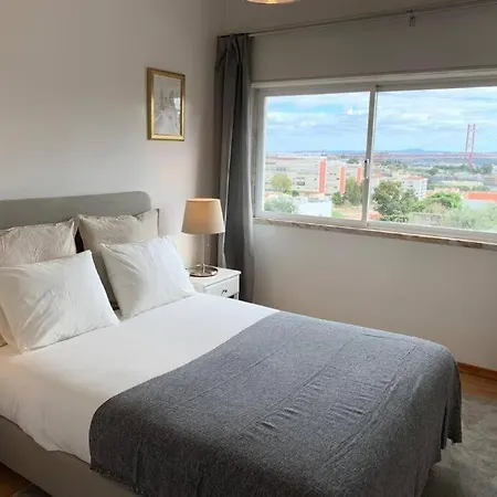 Family Riverview In Ajuda Lisbon